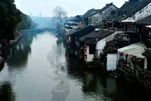 双人跨栏赛跑